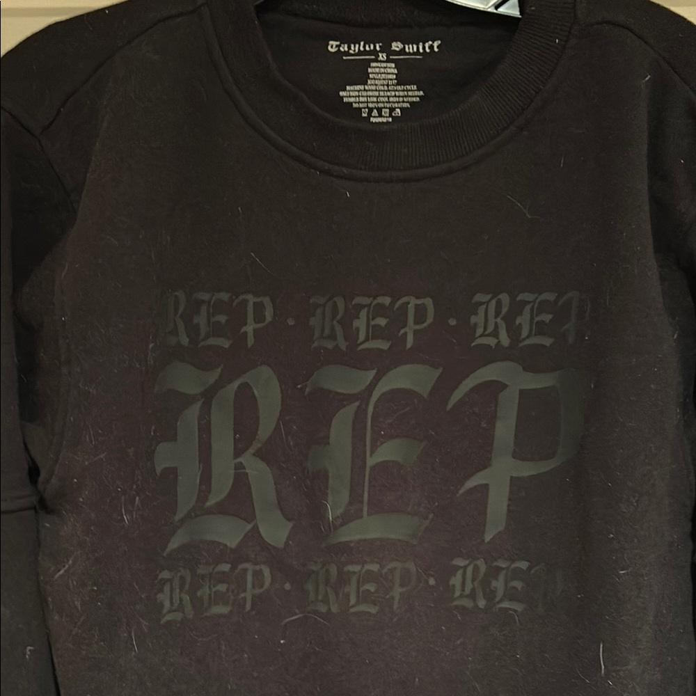 TAYLOR SWIFT black sweatshirt from REPUTATION tour Long fit w/zip off sleeves